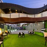Zentral Ave 4*