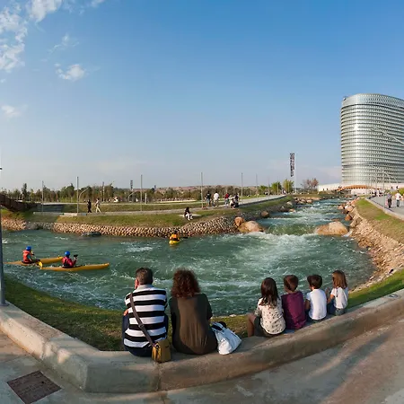 Zentral Ave Szálloda