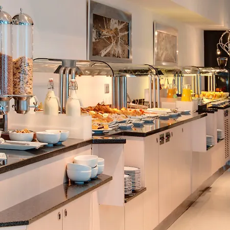 Zentral Ave מלון 4*