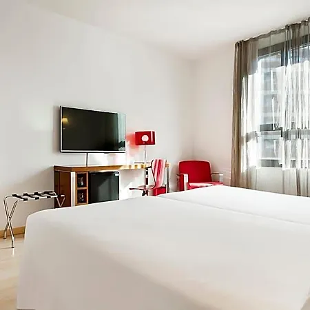 فندق Zentral Ave 4*