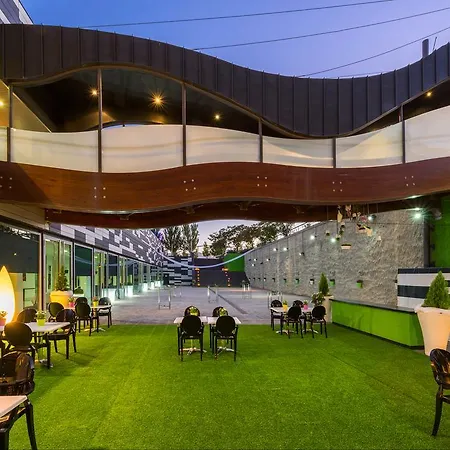 Zentral Ave 4*
