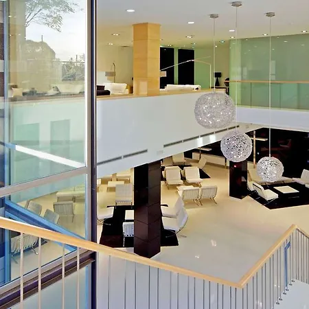 Zentral Ave Szálloda