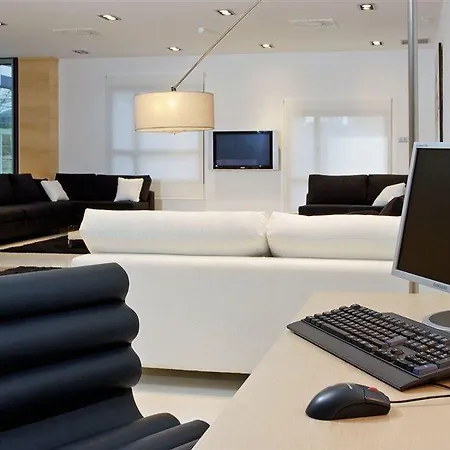 Zentral Ave Szálloda