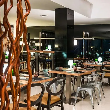 Zentral Ave Hotel