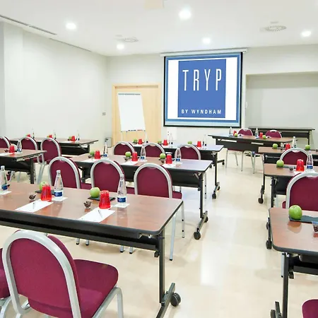 Zentral Ave Szálloda